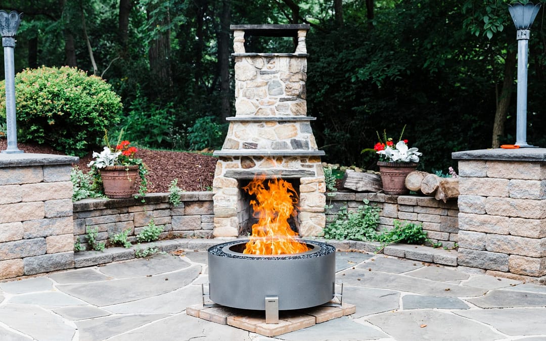 Should I Get a Fire Pit or an Outdoor Fireplace?